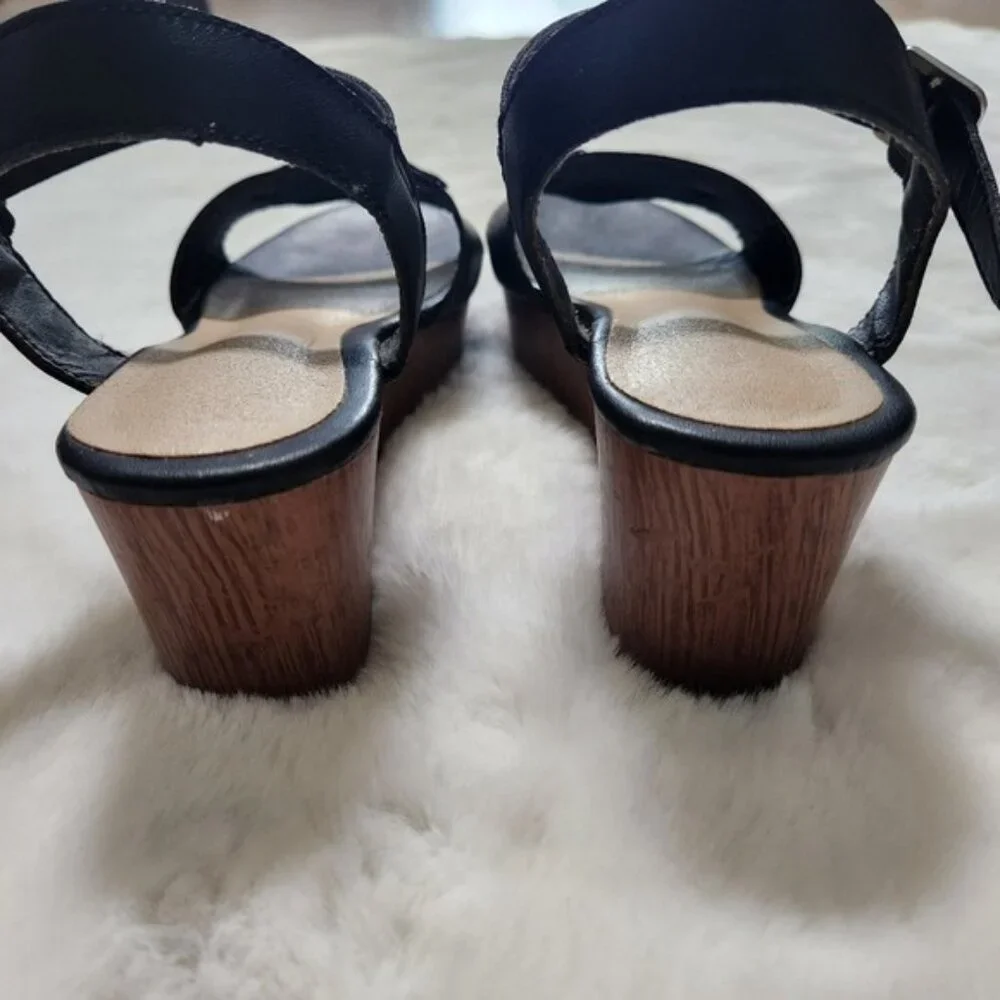 Vintage Nautica Black Leather Sandals with Logo Accent